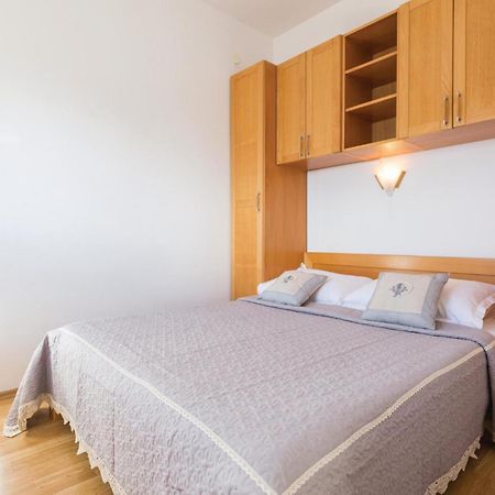 1 Bedroom Stunning Apartment In Makarska Eksteriør bilde