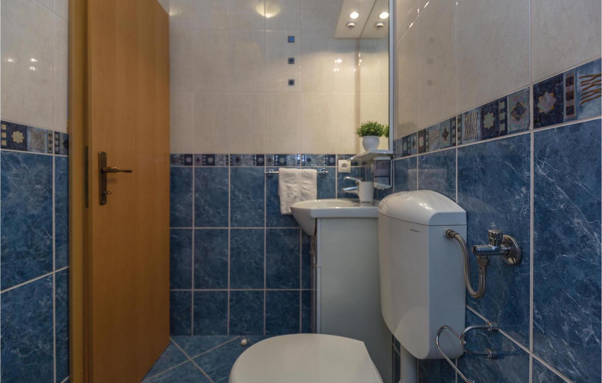 1 Bedroom Stunning Apartment In Makarska Eksteriør bilde