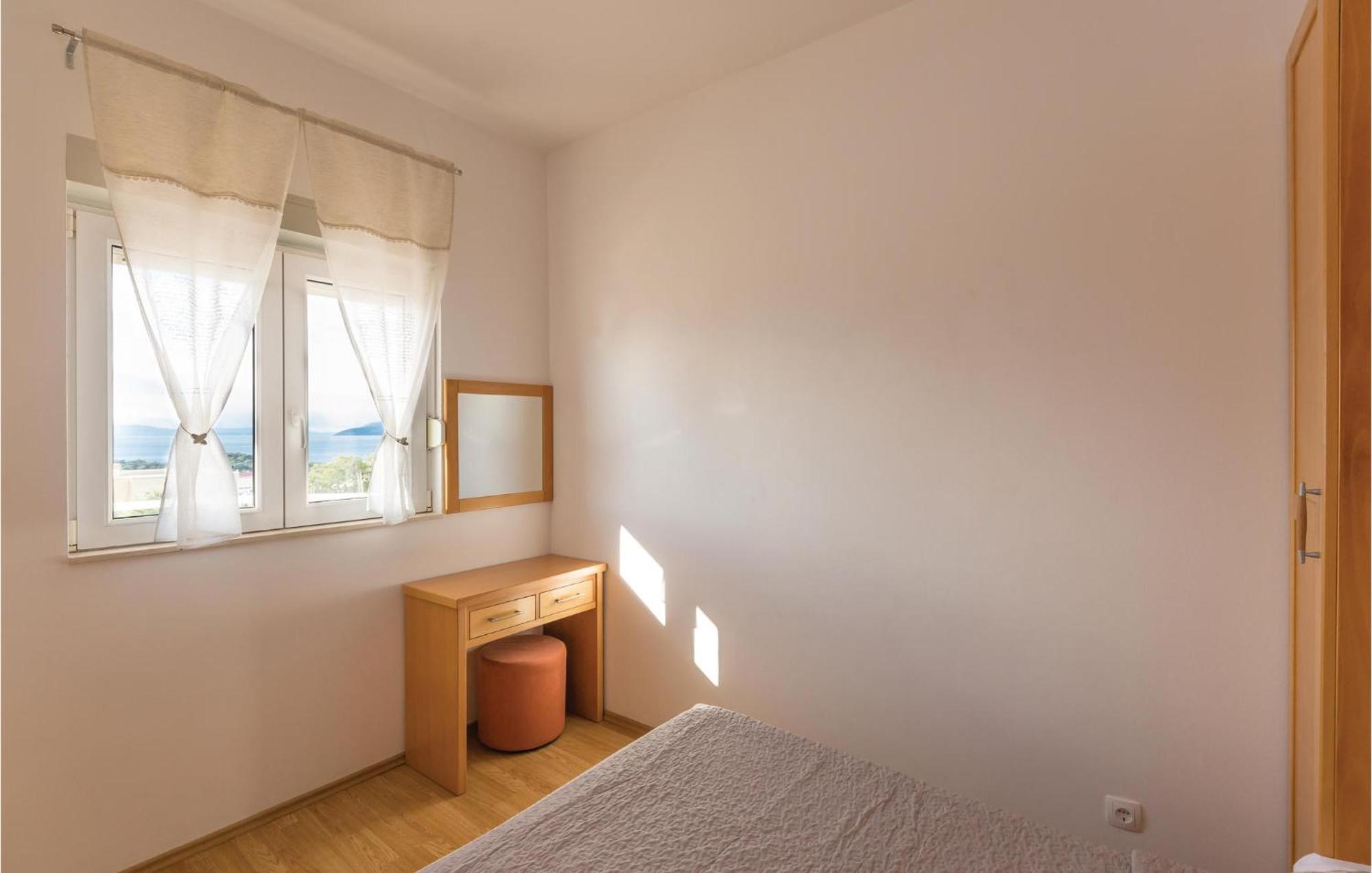 1 Bedroom Stunning Apartment In Makarska Eksteriør bilde
