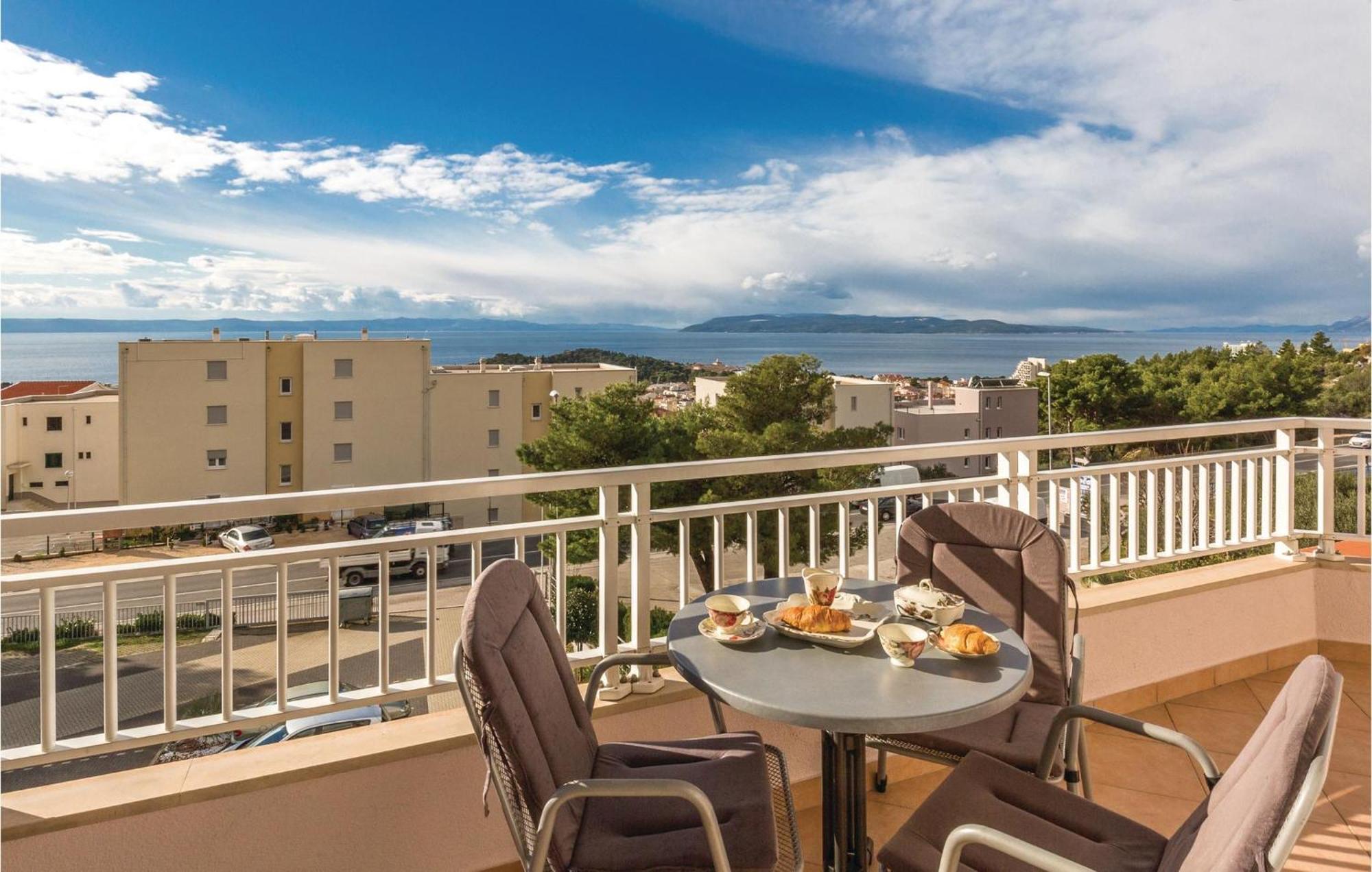1 Bedroom Stunning Apartment In Makarska Eksteriør bilde