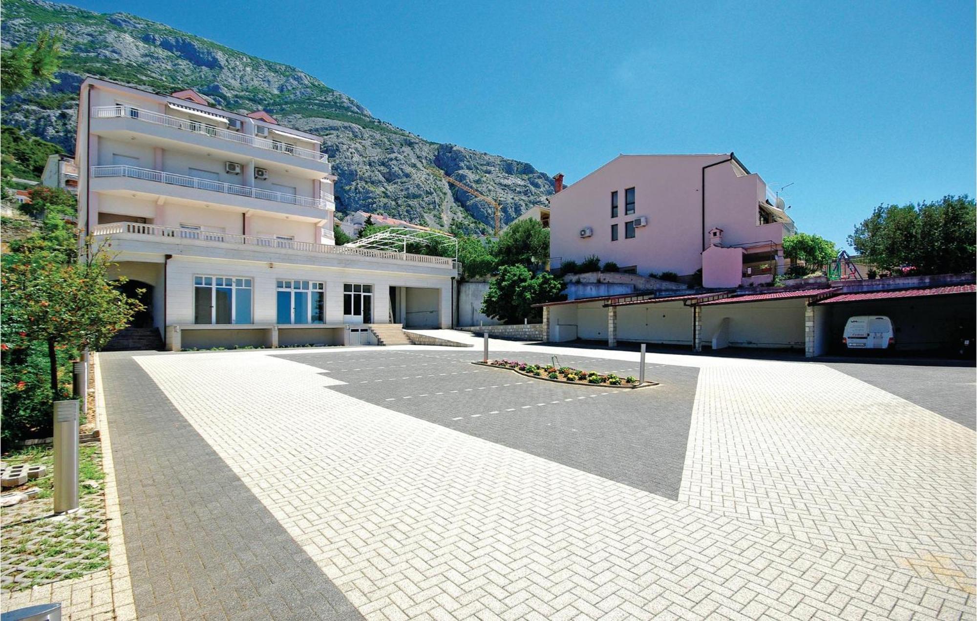 1 Bedroom Stunning Apartment In Makarska Eksteriør bilde