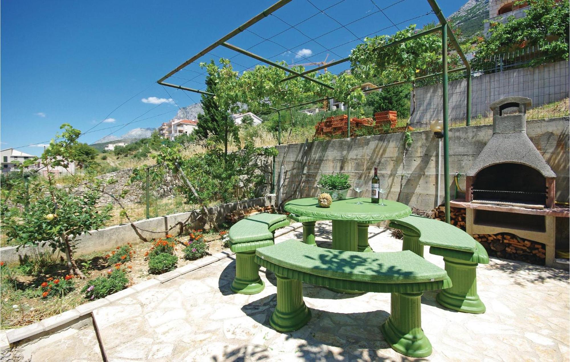 1 Bedroom Stunning Apartment In Makarska Eksteriør bilde